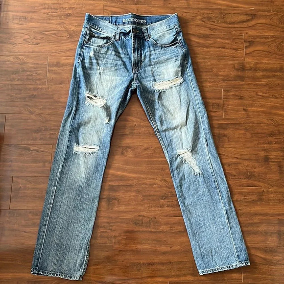 ⭐️3/$15 Men’s Jeans - Picture 1 of 12